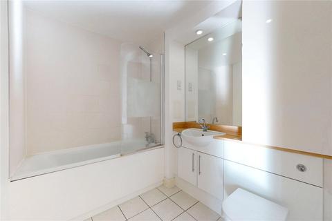 2 bedroom flat to rent, Labyrinth Tower, London E8