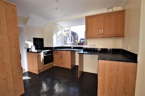 3 bedroom semi-detached house to rent, Greenleafe Avenue, Wheatley Hills