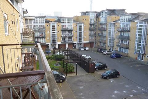 2 bedroom apartment to rent, High Street, Romford RM1