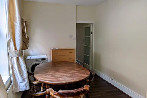 4 bedroom terraced house to rent, Grosvenor Road, Harborne, Birmingham, B17 9AL
