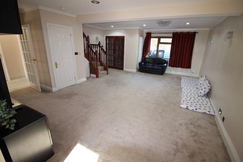 5 bedroom terraced house to rent - Blackpool Gardens, Hayes, UB4