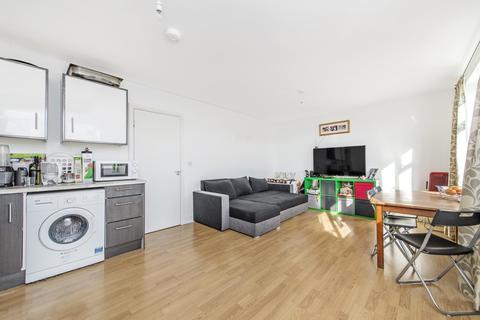 2 bedroom flat to rent - Station Parade, High Road Leyton