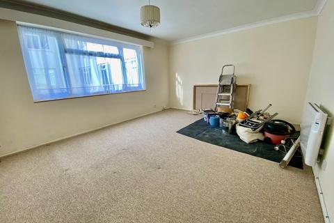 2 bedroom flat to rent, Albemarle Court, Manor Road, Bournemouth
