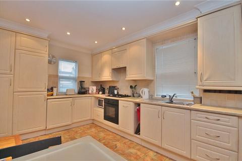 2 bedroom maisonette to rent, Richmond Crescent, Staines-upon-Thames, Surrey, TW18