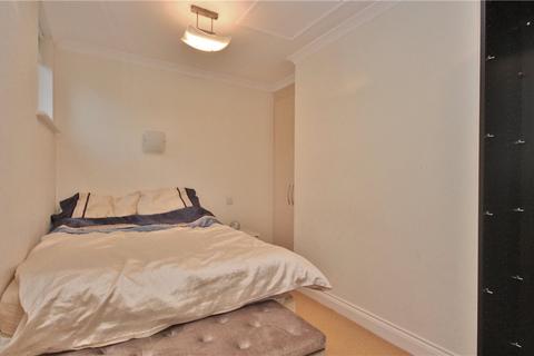 2 bedroom maisonette to rent, Richmond Crescent, Staines-upon-Thames, Surrey, TW18