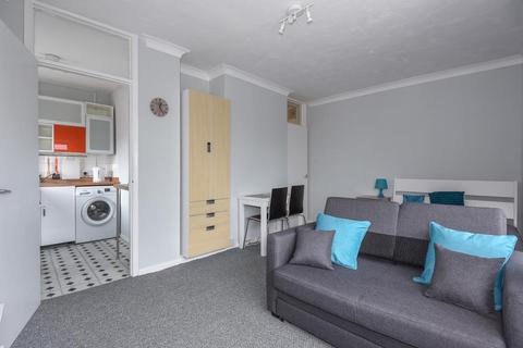 Studio to rent, Newbury,  Berkshire,  RG14