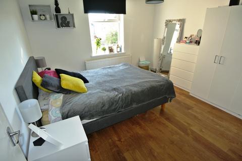 2 bedroom flat to rent, 326 Brownhill Road SE6