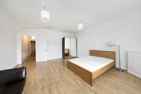 Studio to rent, Turnham Green Terrace, Chiswick, W4