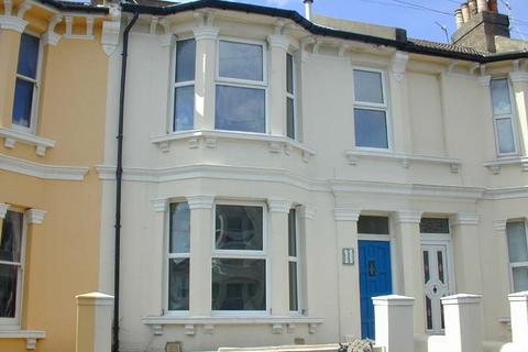 4 bedroom terraced house to rent, D'Aubigny Road, Roundhill Crescent