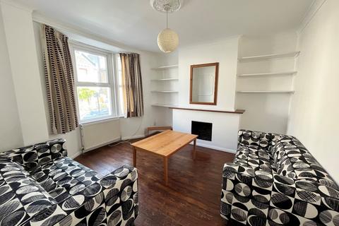 4 bedroom terraced house to rent, D'Aubigny Road, Roundhill Crescent