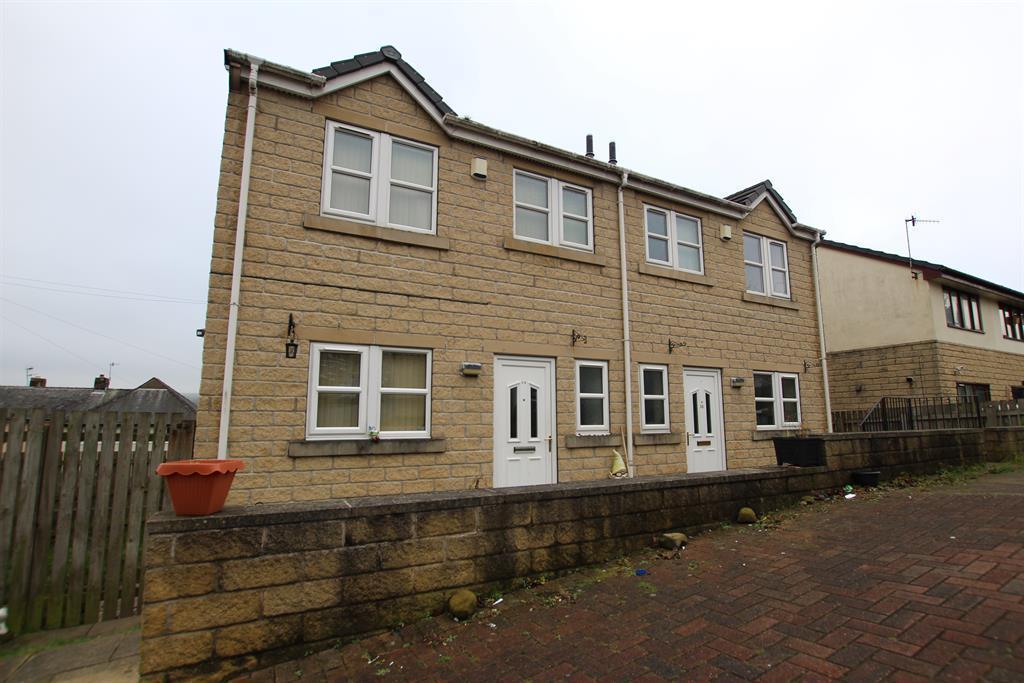 The Oval, Bingley, West Yorkshire, BD16 4RQ 3 bed semidetached house