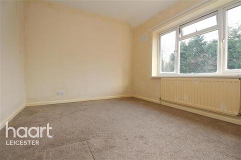 3 bedroom semi-detached house to rent, Greenacre Drive, Leicester