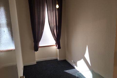 2 bedroom flat to rent, Inglefield Street, Glasgow G42