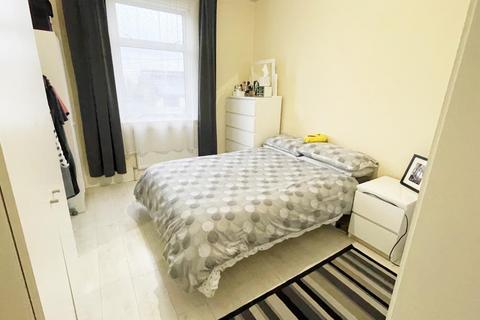 2 bedroom flat to rent, Chingford Mount Road, Chingford, E4