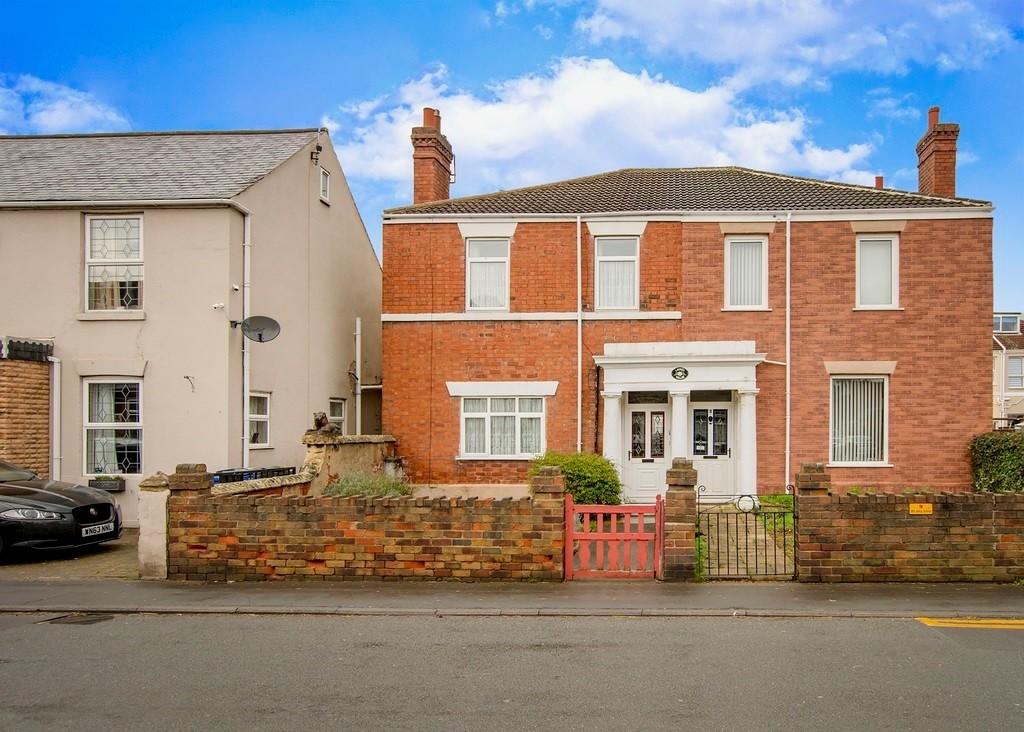 Moss Road, Askern, Doncaster 3 bed semidetached house for sale £135,000