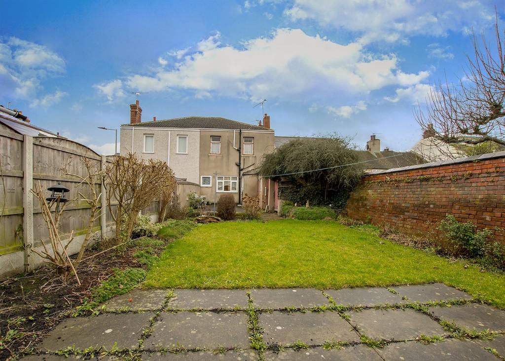 Moss Road, Askern, Doncaster 3 bed semidetached house for sale £135,000