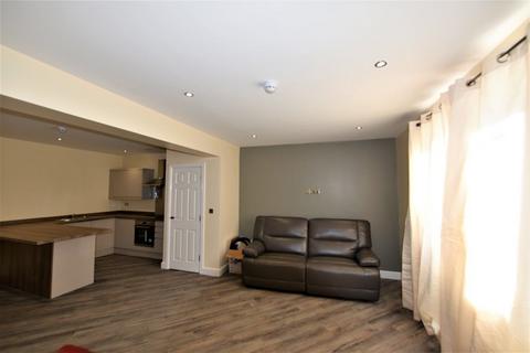 2 bedroom flat to rent, 16 Woodsley Road, Flat 1