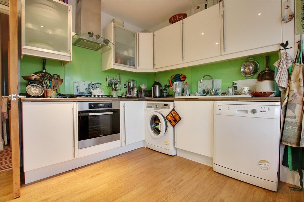 Rose Walk, GoringbySea, Worthing, West Sussex, BN12 2 bed apartment