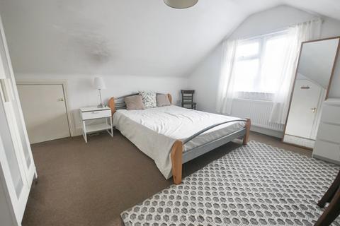 1 bedroom in a flat share to rent, The Chase, Ickenham UB10
