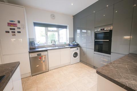 1 bedroom in a flat share to rent, The Chase, Ickenham UB10
