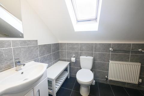 1 bedroom in a flat share to rent, The Chase, Ickenham UB10