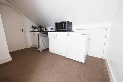 1 bedroom in a flat share to rent, The Chase, Ickenham UB10