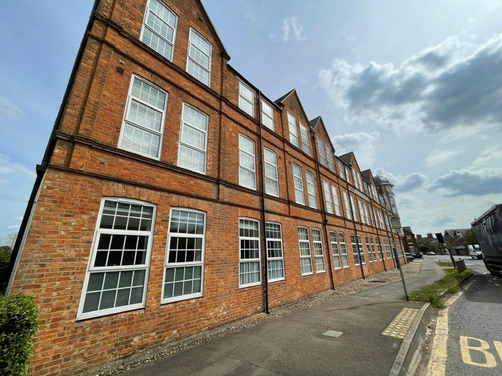 Kensington Place, Wellingborough Road, Olney, MK46 2 bed apartment £