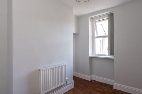 2 bedroom apartment to rent, Glebe Street, Penarth
