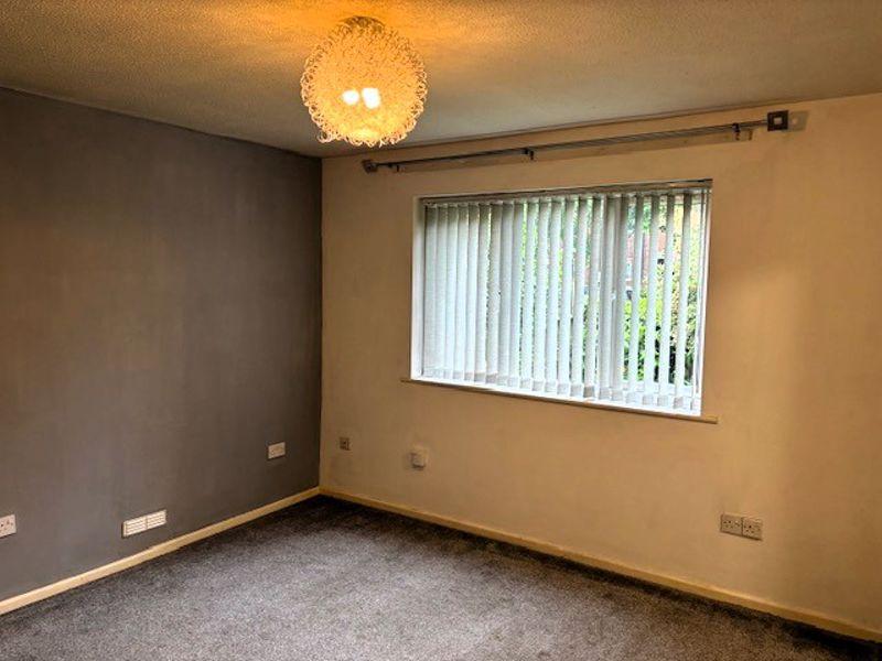 Oakhurst Drive, Bromsgrove 2 bed cluster house £700 pcm (£162 pw)