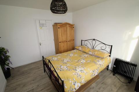 3 bedroom semi-detached house to rent, Purcell Road, Marston
