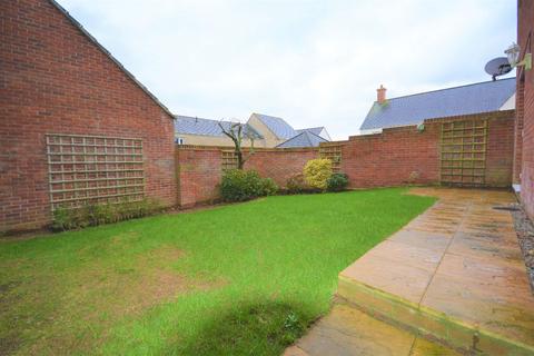 3 bedroom detached house to rent, Hawkins Way, Helston