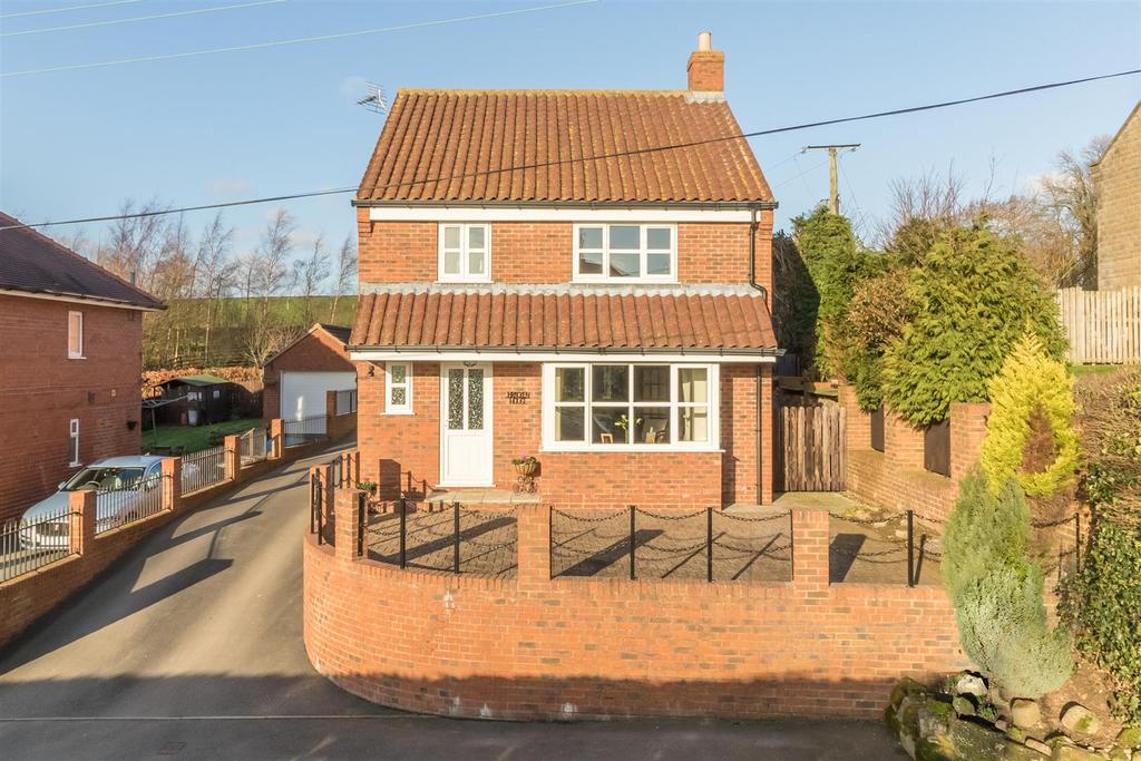 Acklam, Malton, YO17 9RG 4 bed detached house £310,000