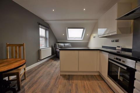2 bedroom flat to rent - 16 Woodsley Road Flat 6