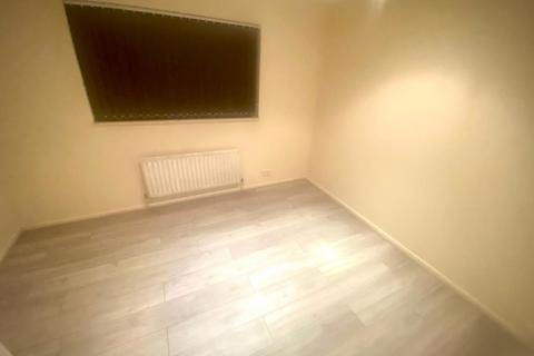 2 bedroom end of terrace house to rent, Cubitt Square, Southall