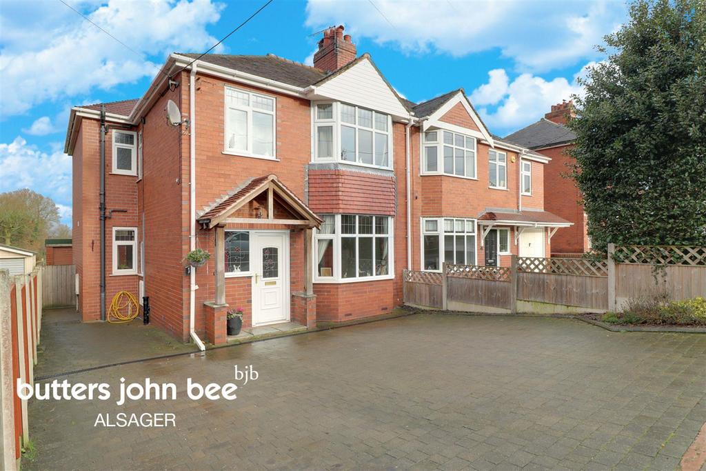 Portland Drive, Scholar Green 4 bed semidetached house £250,000
