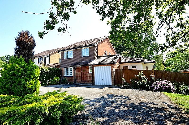 Jersey Close, Chertsey, KT16 4 bed detached house £550,000