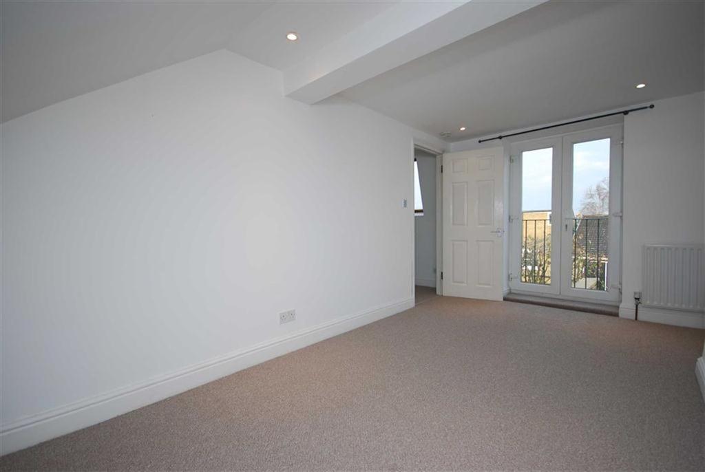 Connaught Road, Teddington, Greater London 2 bed flat £419,950