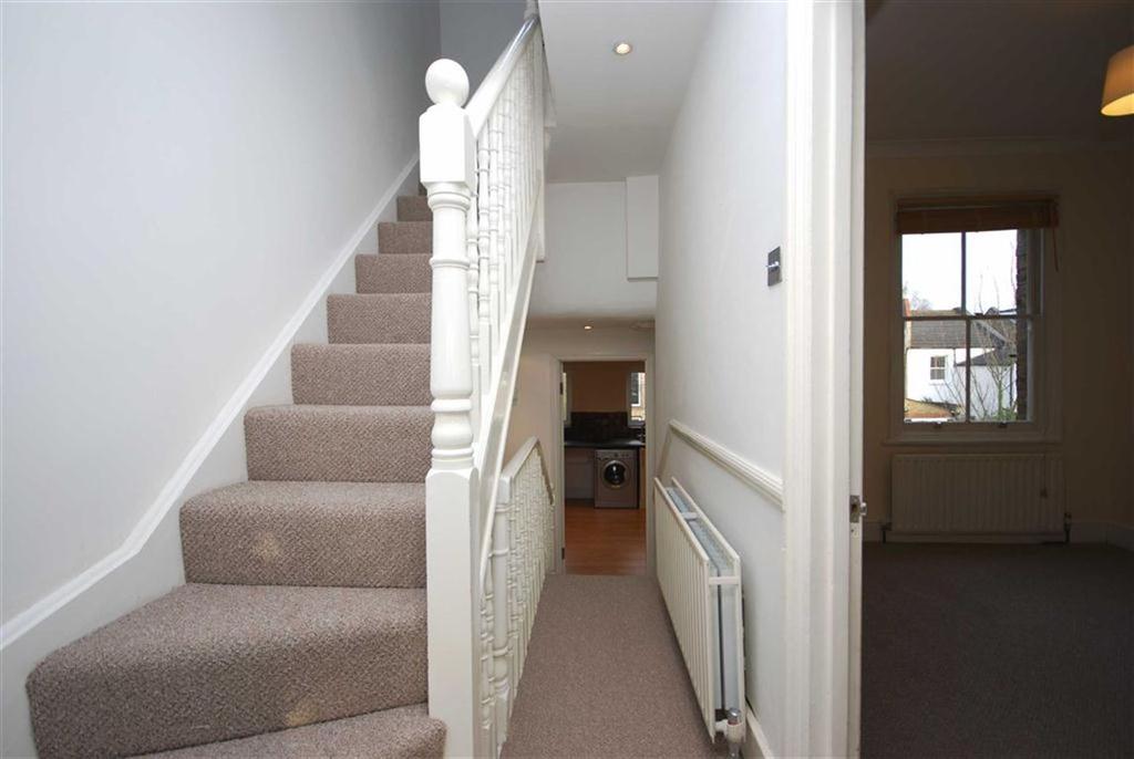 Connaught Road, Teddington, Greater London 2 bed flat £419,950