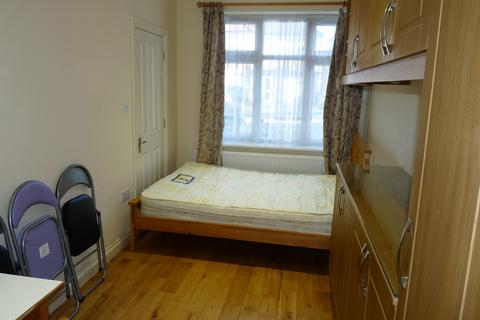 undefined, Lapstone Gardens, Kenton, HA3
