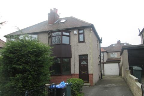 2 bedroom semi-detached house to rent, Mayo Drive, Bradford BD5