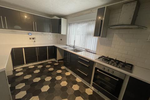 2 bedroom semi-detached house to rent, Mayo Drive, Bradford BD5