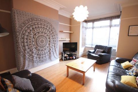 5 bedroom house to rent, Beechwood View, Burley, LEEDS