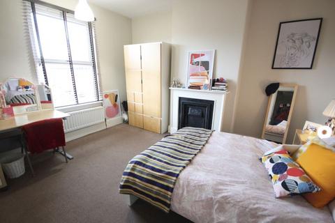 5 bedroom terraced house to rent, Beechwood View, Burley, Leeds, West Yorkshire