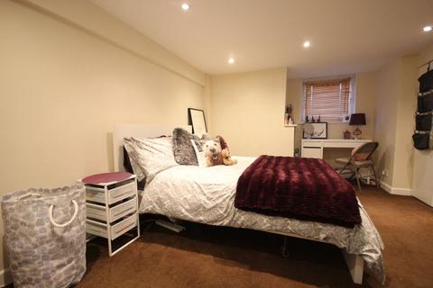 5 bedroom terraced house to rent, Beechwood View, Burley, Leeds, West Yorkshire