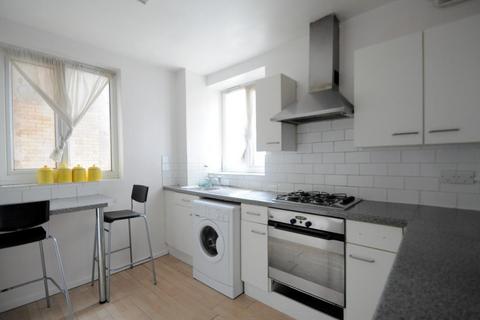 3 bedroom flat to rent, Arnould Avenue, London, SE5 8AU