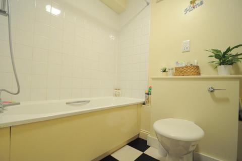 3 bedroom terraced house to rent, Sternhall Lane, London, SE15 4NT