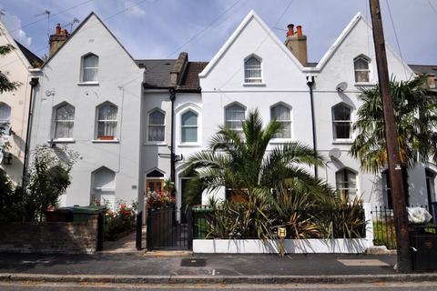 2 bedroom flat for sale, Montpelier Road, London, SE15 2HB