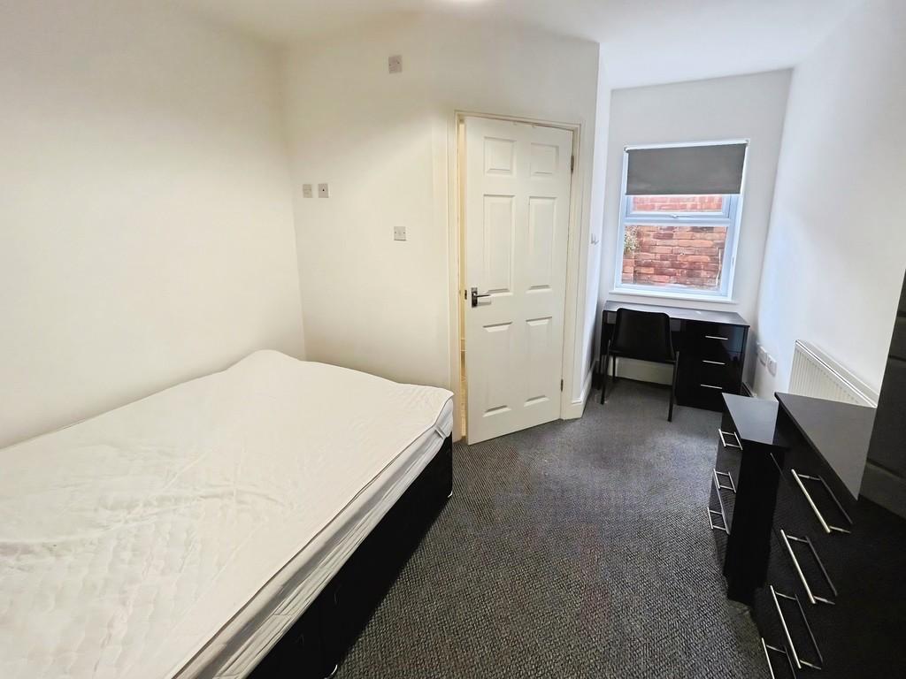 8475d20b-Bedroom