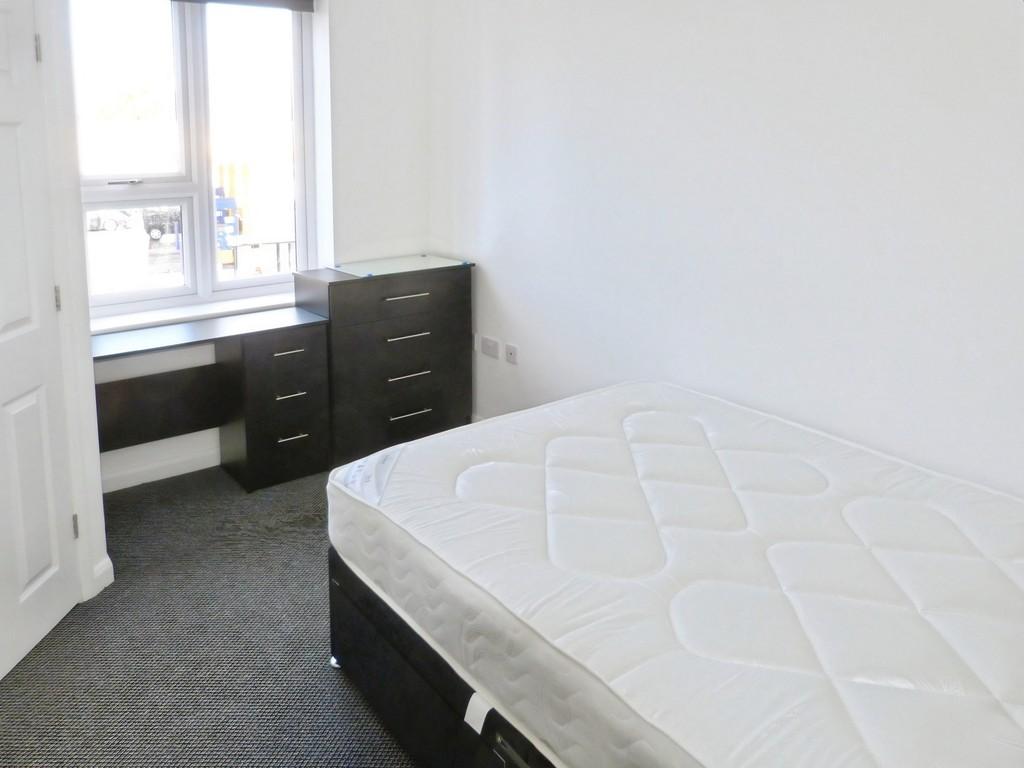 2de0c94e-bedroom