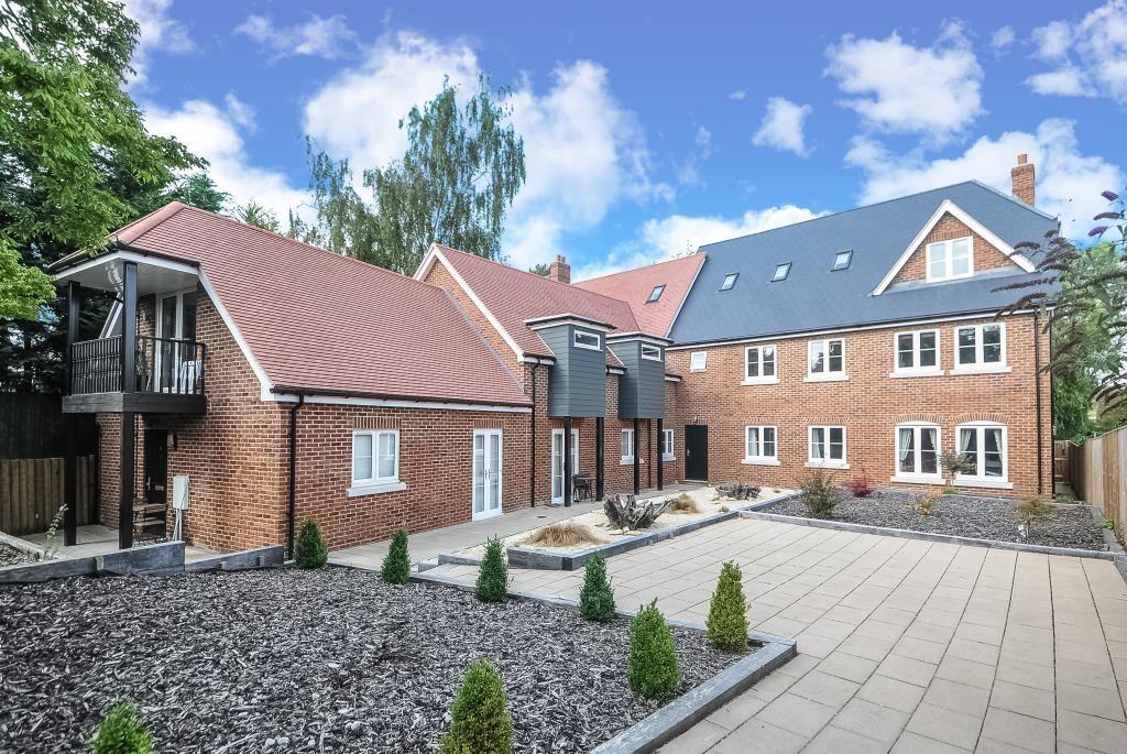 Earl Court, Botley, Oxford 3 bed apartment to rent £1,825 pcm (£421 pw)